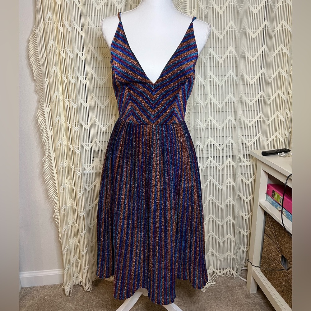 Dress the Population Metallic Striped V Neck Pleated Midi Cocktail Dress Small